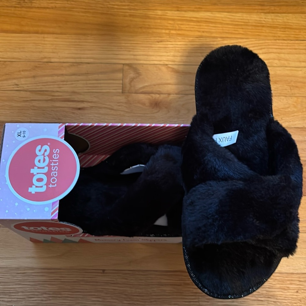 Totes toasties woman’s memory foam slippers XL 9-10 black